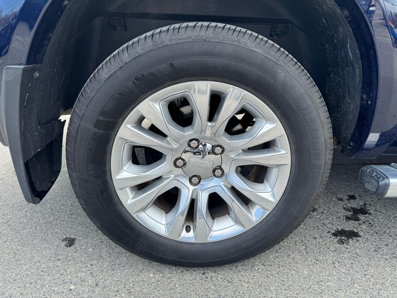 RAM 1500 Longhorn 4x4 Crew Cab 5'7" Box 2017