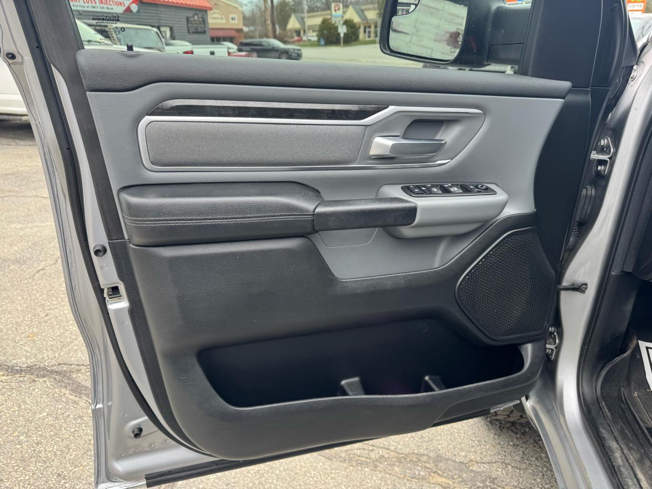 RAM 1500 Big Horn 4x4 Crew Cab 5'7" Box 2020