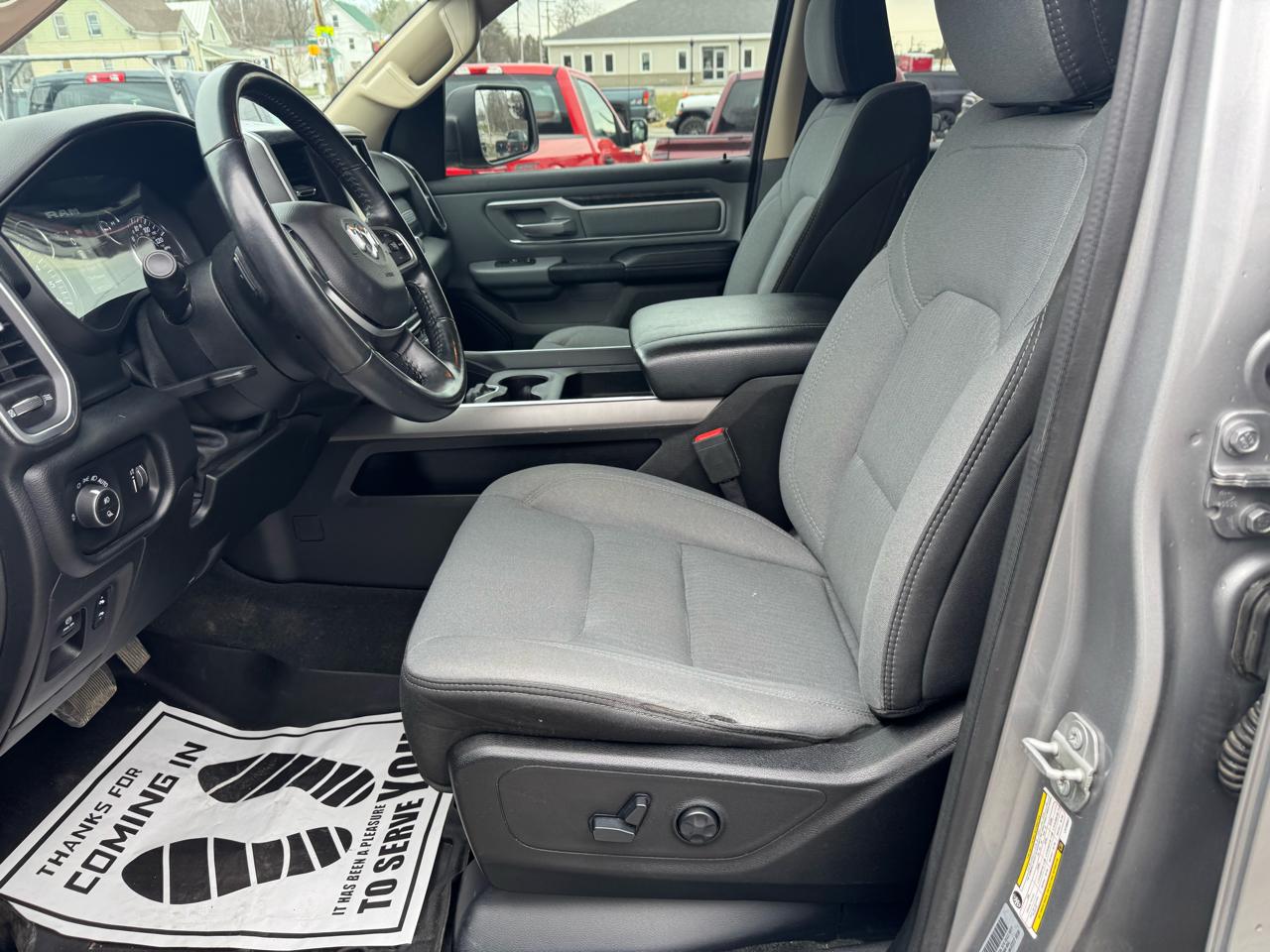 RAM 1500 Big Horn 4x4 Crew Cab 5'7" Box 2020