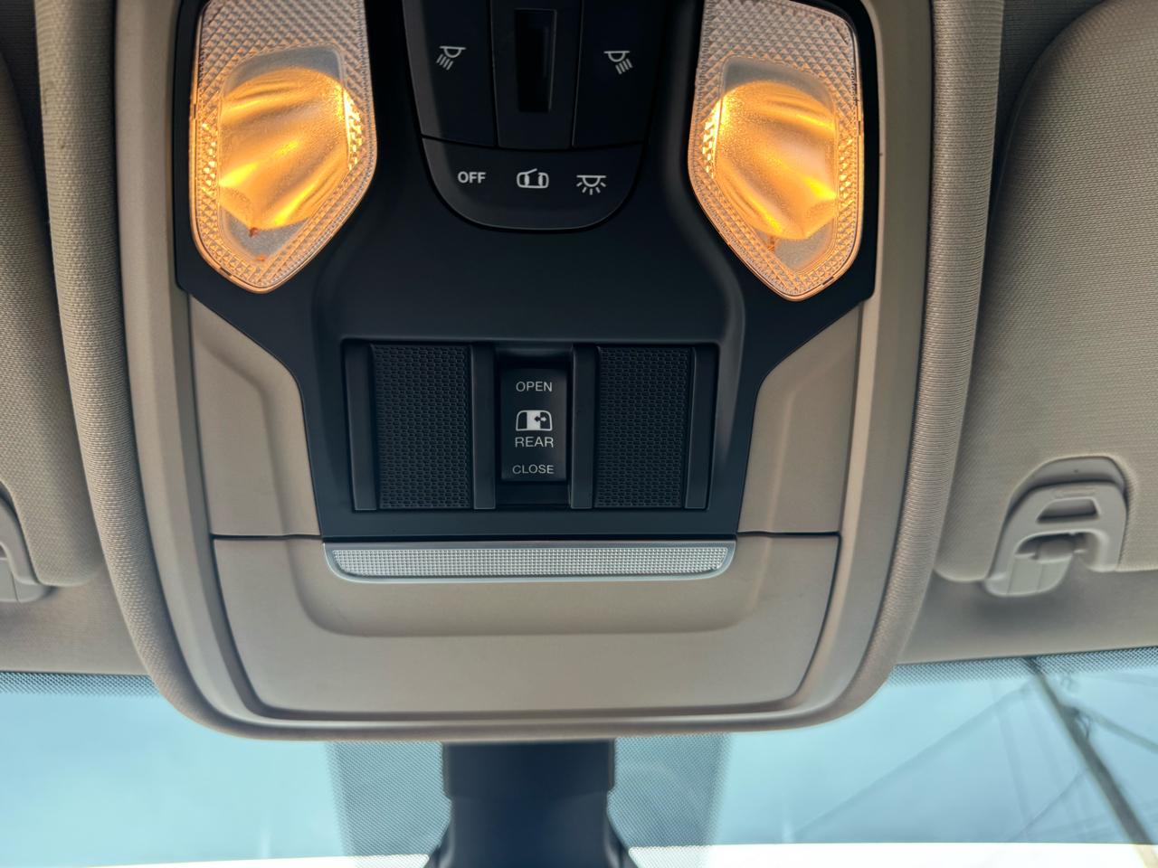RAM 1500 Big Horn 4x4 Crew Cab 5'7" Box 2020