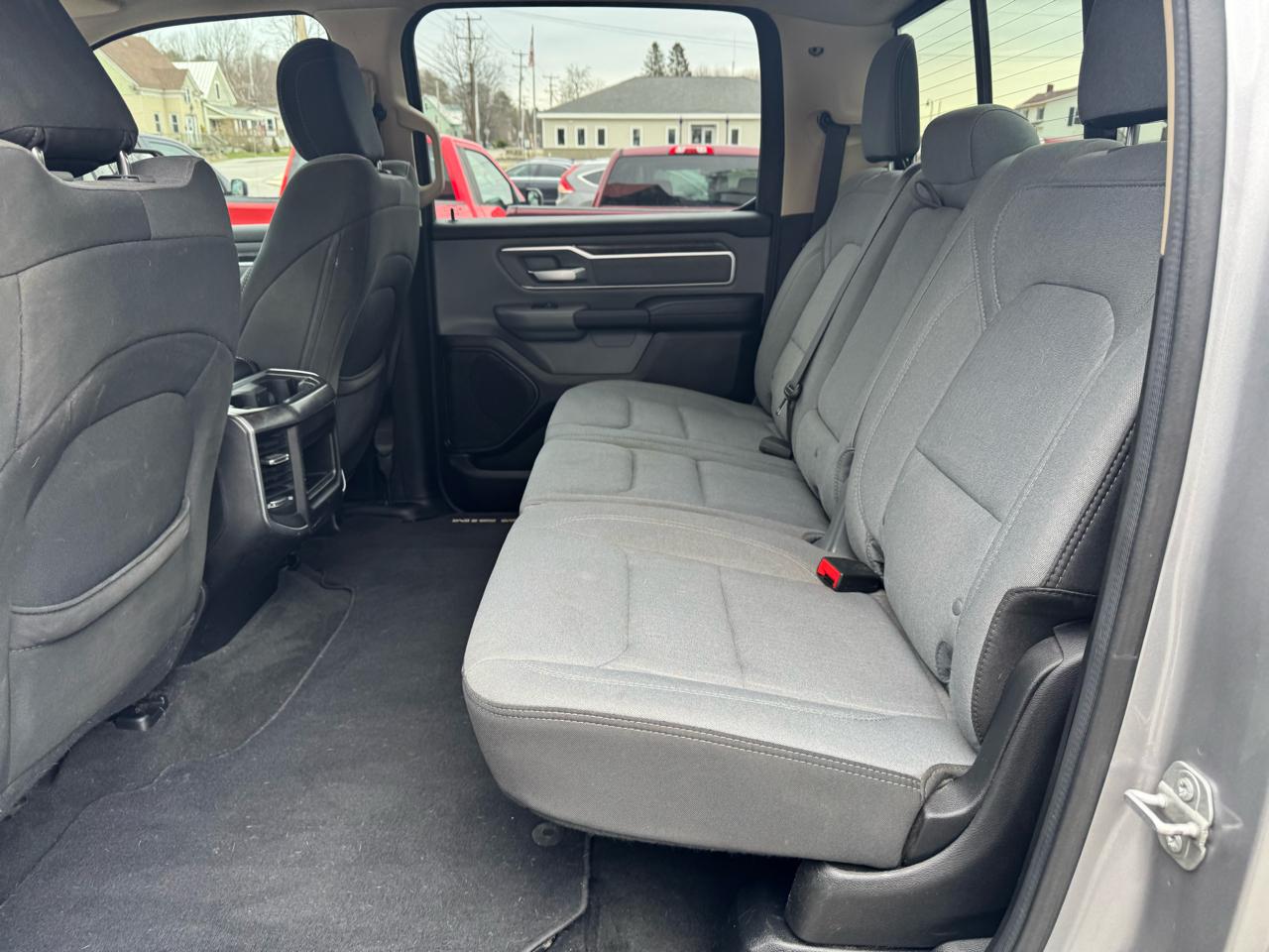 RAM 1500 Big Horn 4x4 Crew Cab 5'7" Box 2020