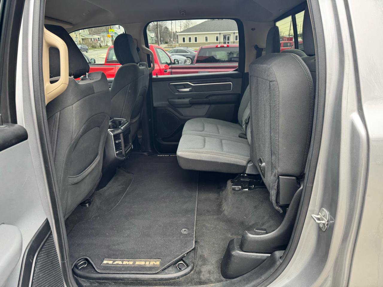 RAM 1500 Big Horn 4x4 Crew Cab 5'7" Box 2020