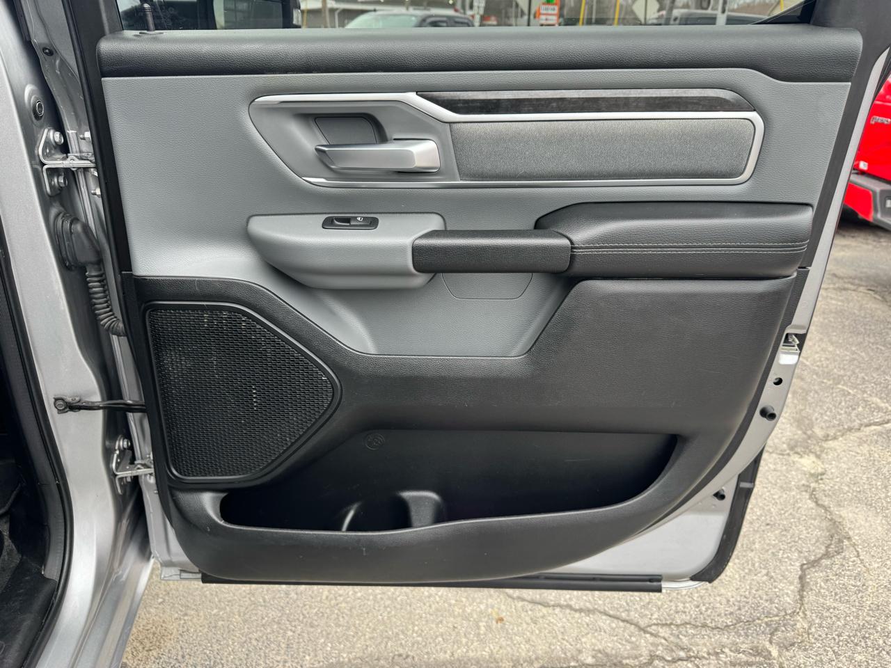 RAM 1500 Big Horn 4x4 Crew Cab 5'7" Box 2020