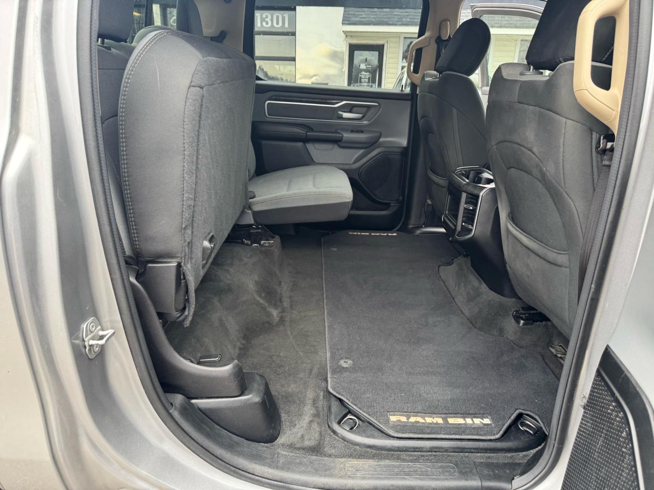 RAM 1500 Big Horn 4x4 Crew Cab 5'7" Box 2020