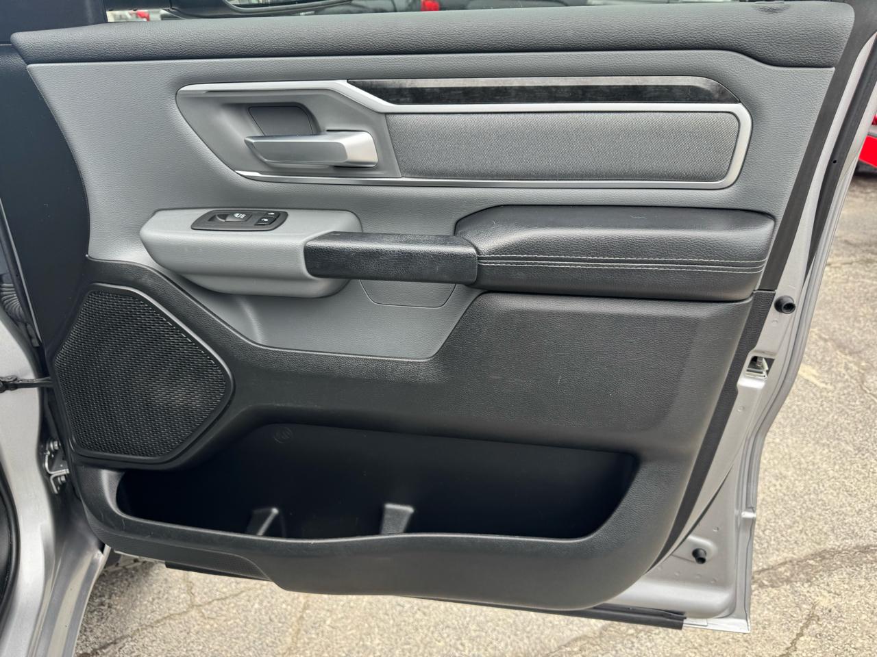 RAM 1500 Big Horn 4x4 Crew Cab 5'7" Box 2020