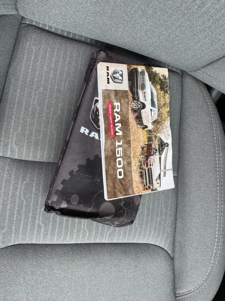 RAM 1500 Big Horn 4x4 Crew Cab 5'7" Box 2020