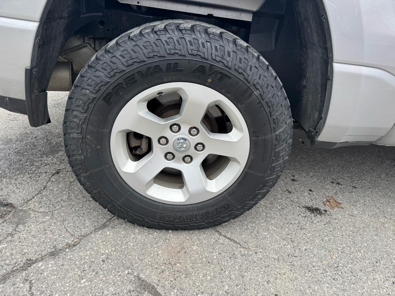 RAM 1500 Big Horn 4x4 Crew Cab 5'7" Box 2020