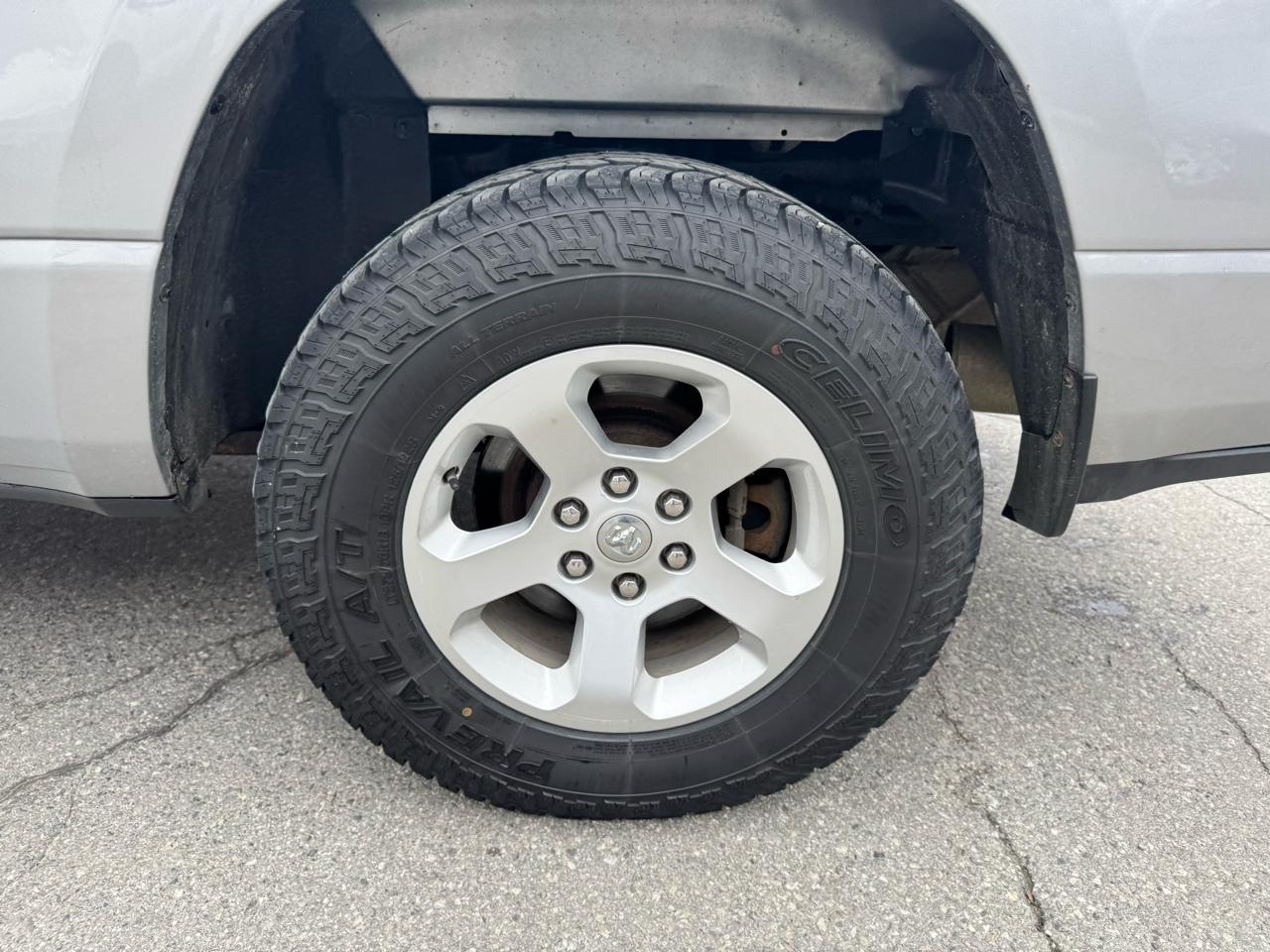 RAM 1500 Big Horn 4x4 Crew Cab 5'7" Box 2020