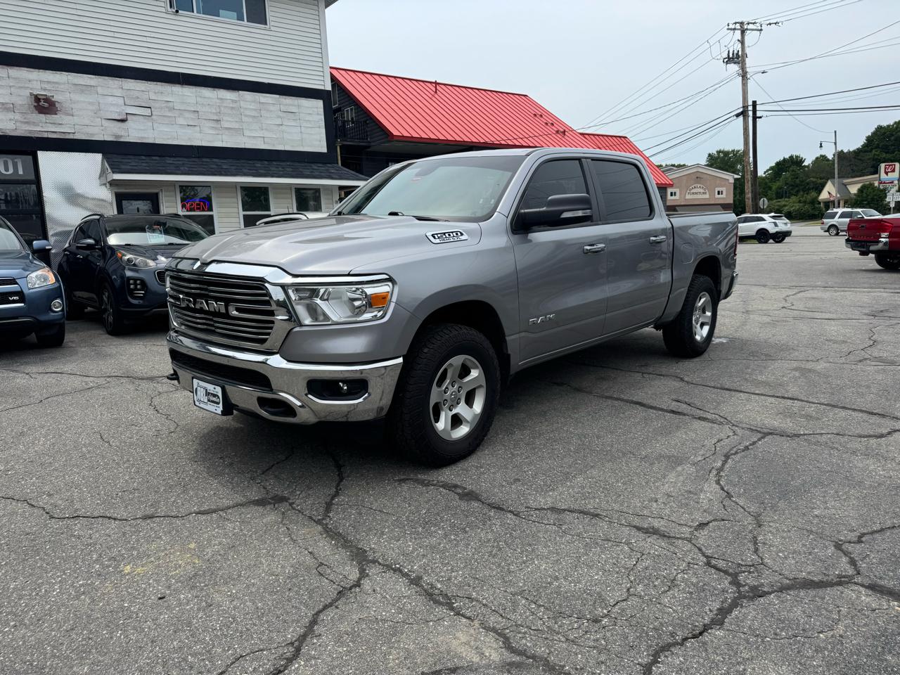 RAM 1500 Big Horn 4x4 Crew Cab 5'7" Box 2020