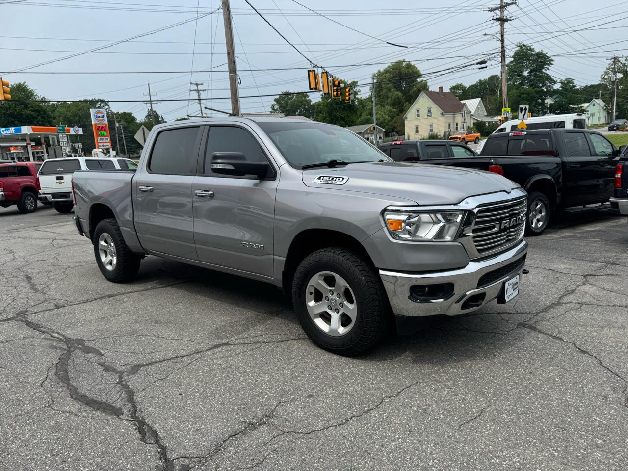 RAM 1500 Big Horn 4x4 Crew Cab 5'7" Box 2020