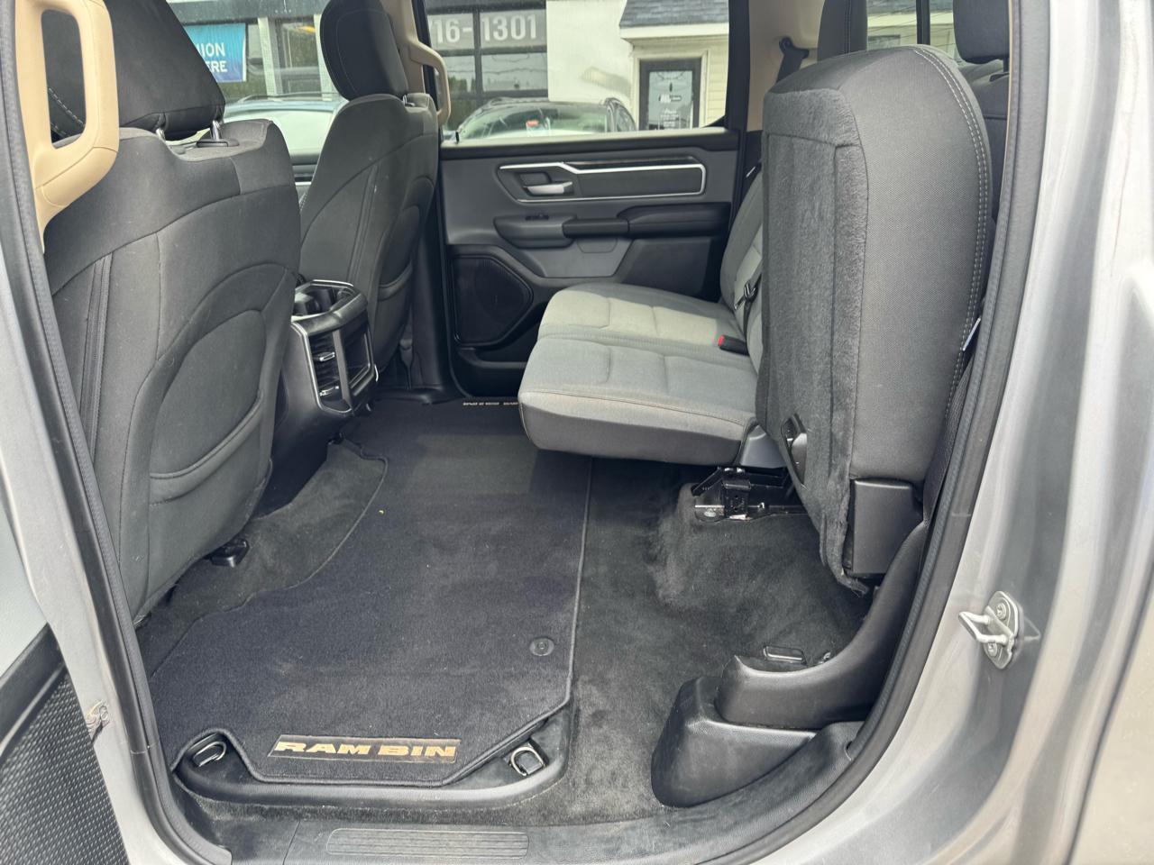 RAM 1500 Big Horn 4x4 Crew Cab 5'7" Box 2020