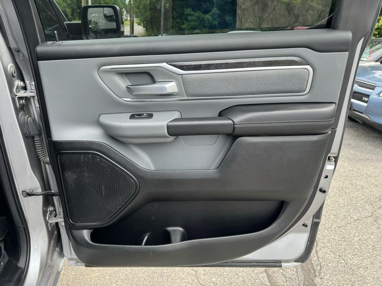 RAM 1500 Big Horn 4x4 Crew Cab 5'7" Box 2020