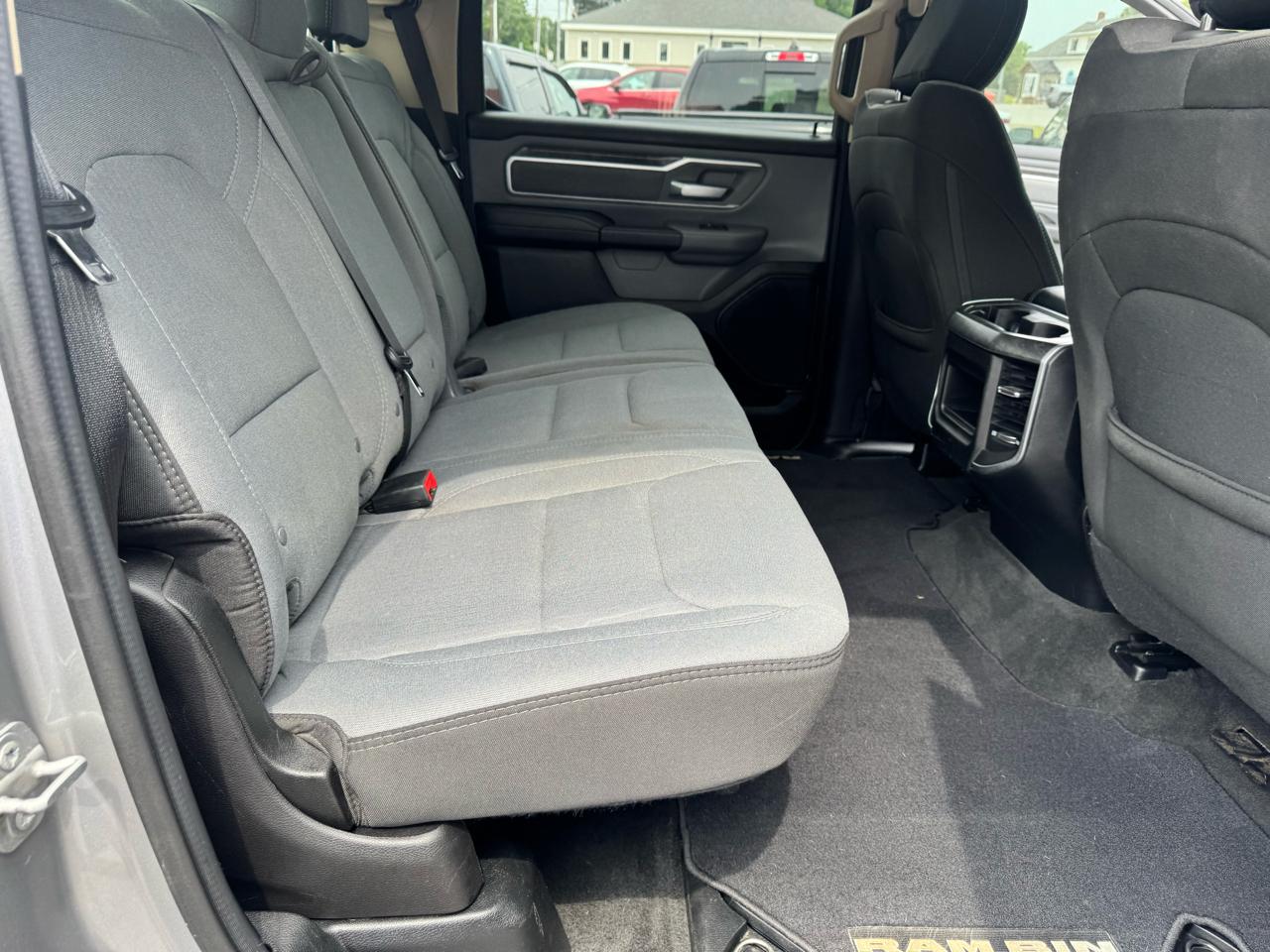 RAM 1500 Big Horn 4x4 Crew Cab 5'7" Box 2020