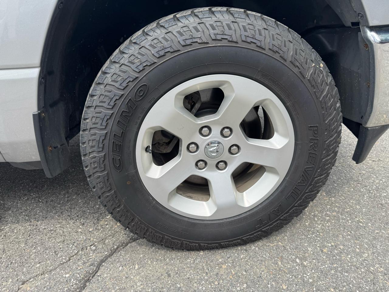 RAM 1500 Big Horn 4x4 Crew Cab 5'7" Box 2020