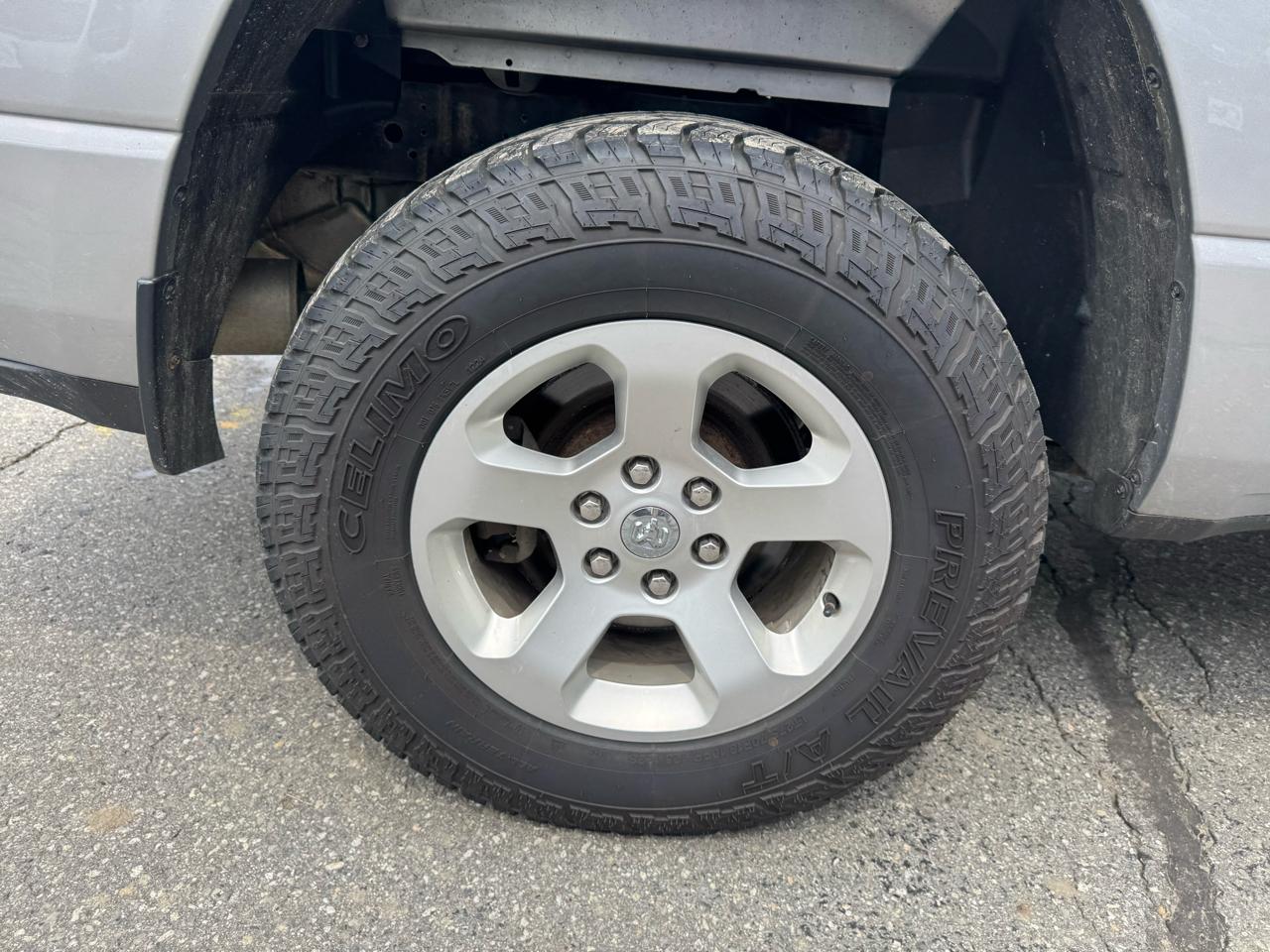 RAM 1500 Big Horn 4x4 Crew Cab 5'7" Box 2020