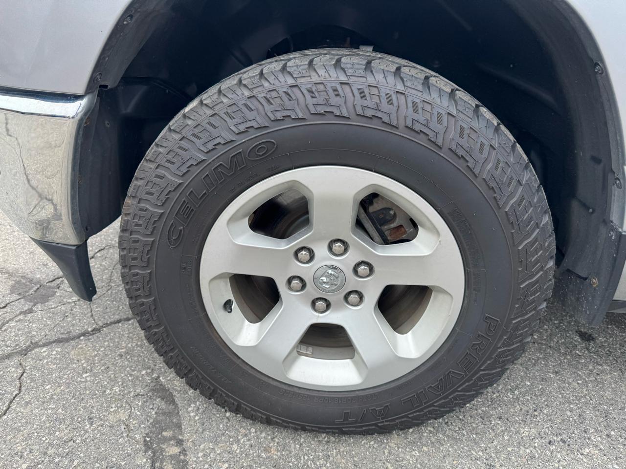 RAM 1500 Big Horn 4x4 Crew Cab 5'7" Box 2020