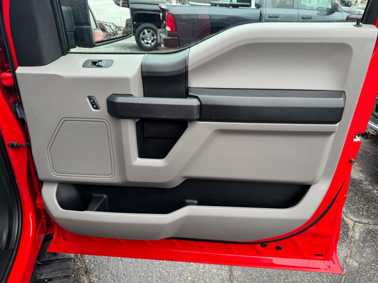 Ford F-150 4WD Reg Cab 141" XLT 2016