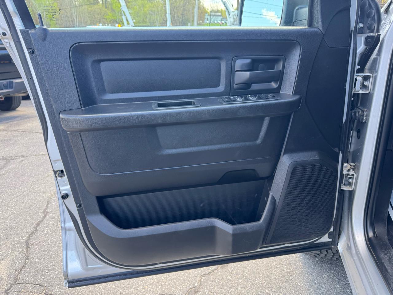 RAM 1500 Classic Express 4x4 Quad Cab 6'4" Box 2019