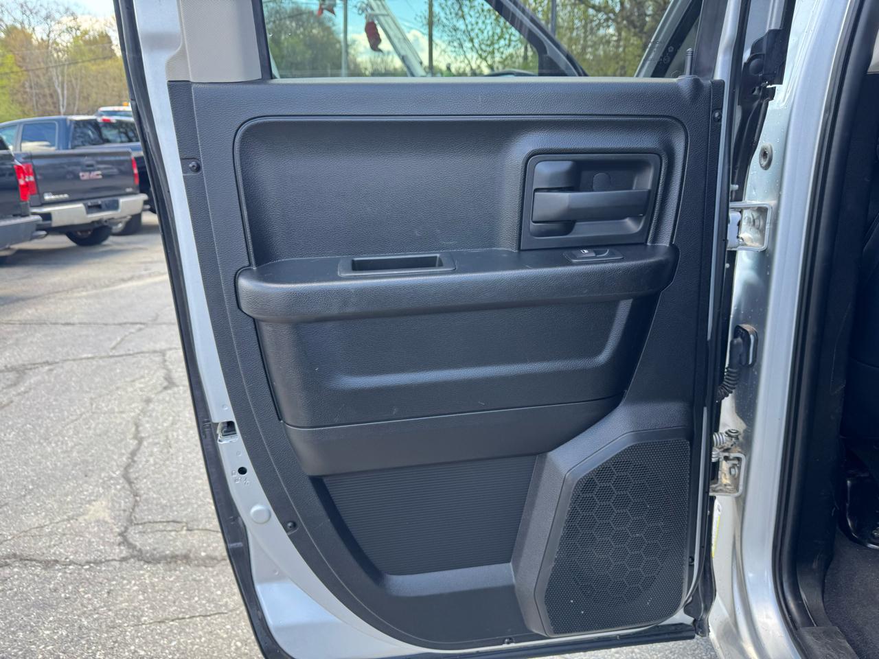 RAM 1500 Classic Express 4x4 Quad Cab 6'4" Box 2019