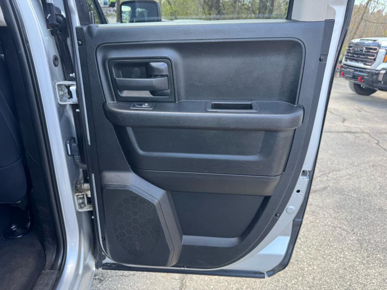 RAM 1500 Classic Express 4x4 Quad Cab 6'4" Box 2019