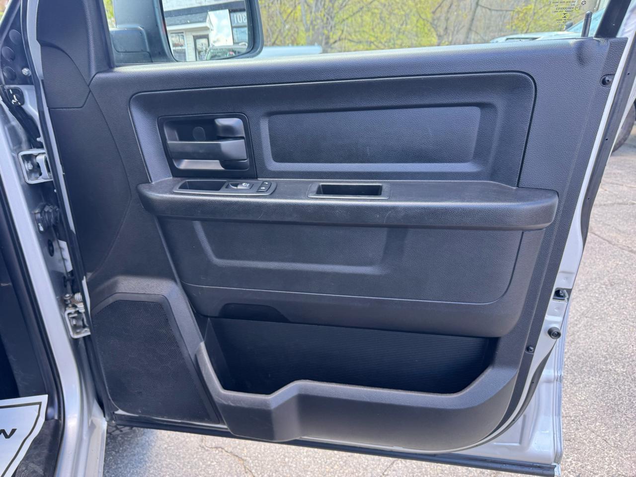 RAM 1500 Classic Express 4x4 Quad Cab 6'4" Box 2019