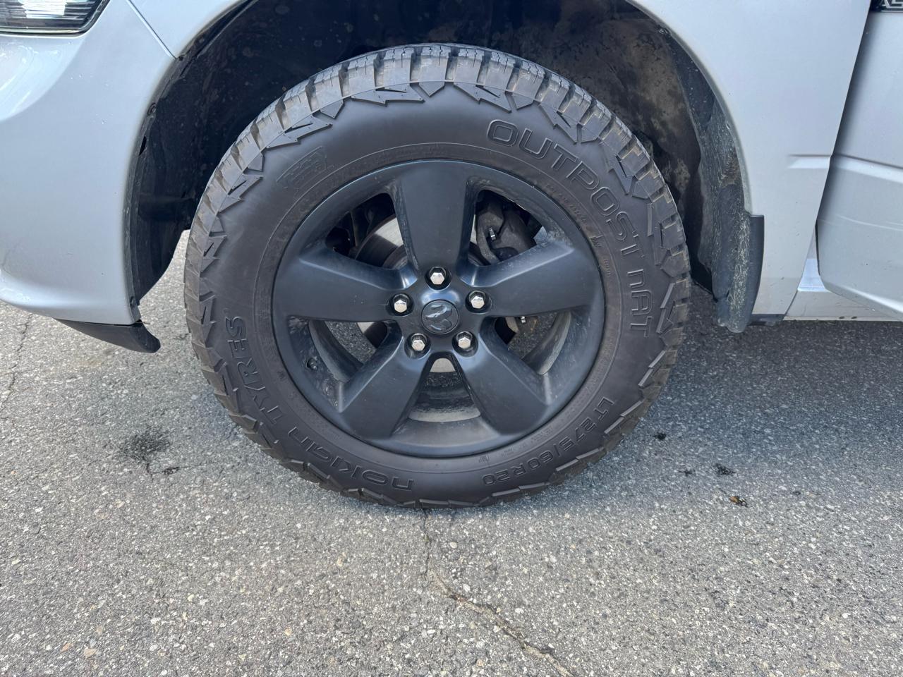 RAM 1500 Classic Express 4x4 Quad Cab 6'4" Box 2019