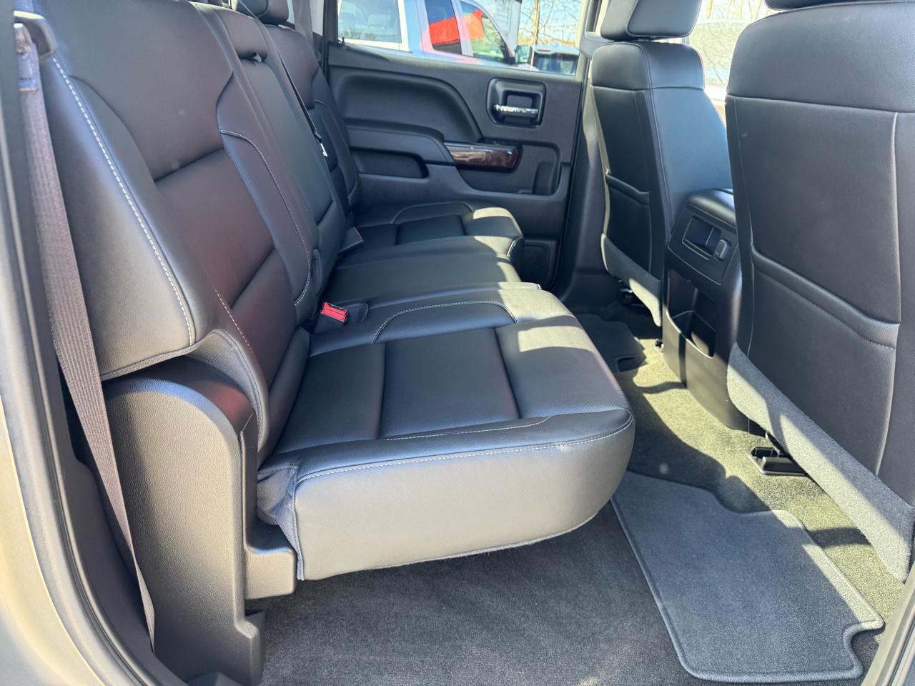 GMC Sierra 1500 4WD Crew Cab 143.5" SLT 2017