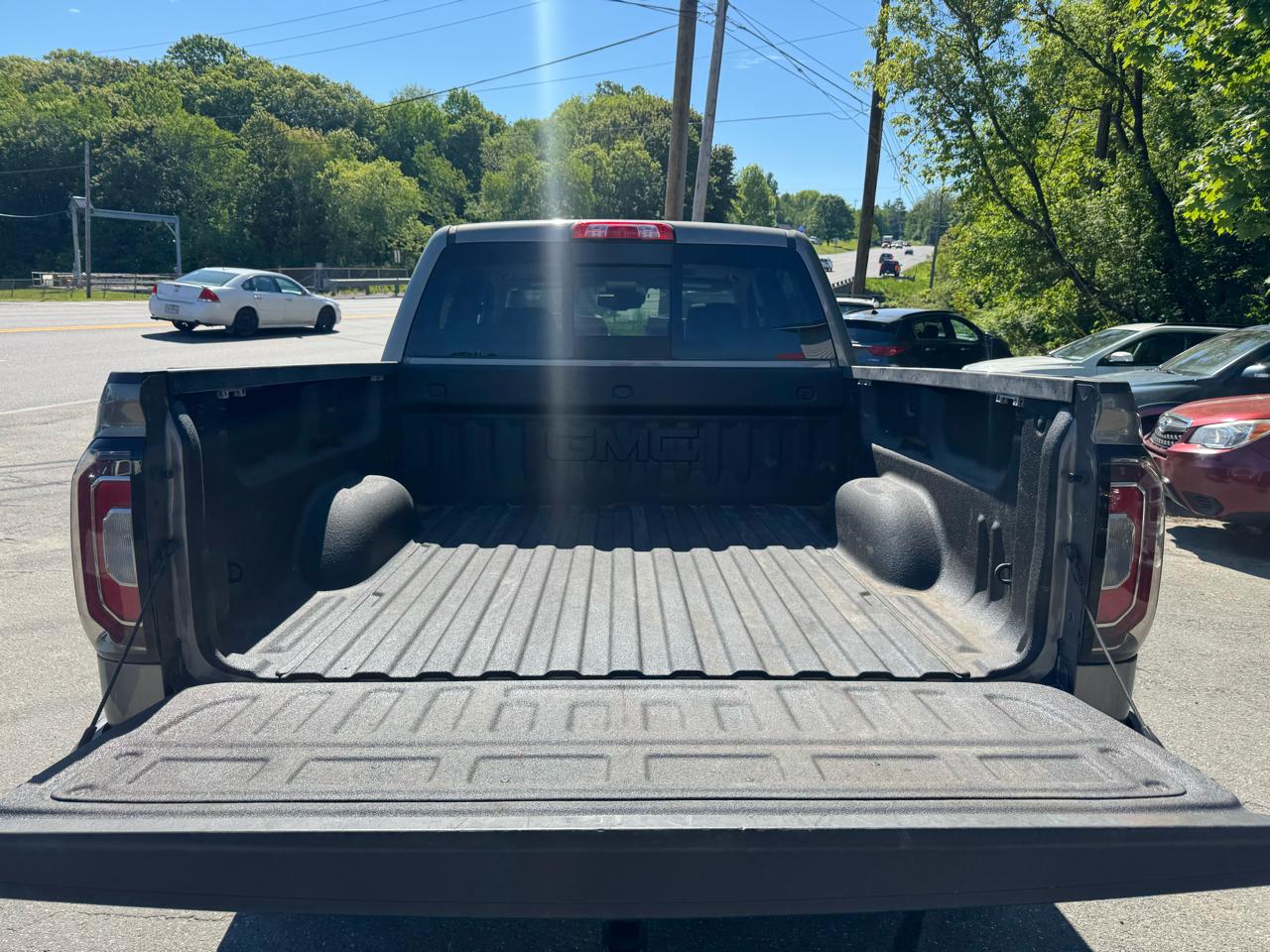 GMC Sierra 1500 4WD Crew Cab 143.5" SLT 2017