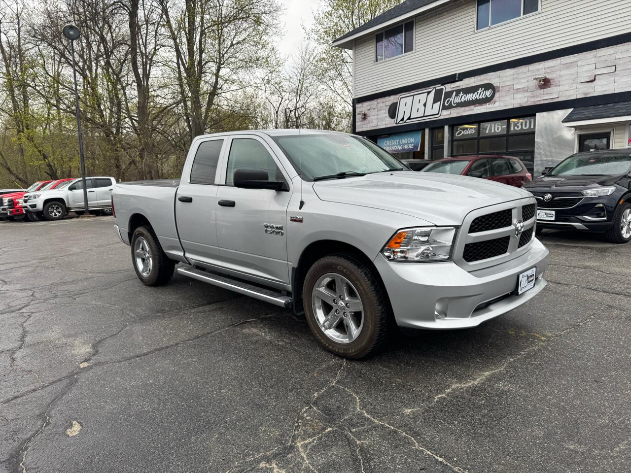 RAM 1500 4WD Quad Cab 140.5" Express 2016