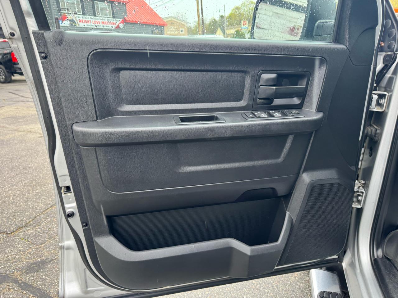 RAM 1500 4WD Quad Cab 140.5" Express 2016