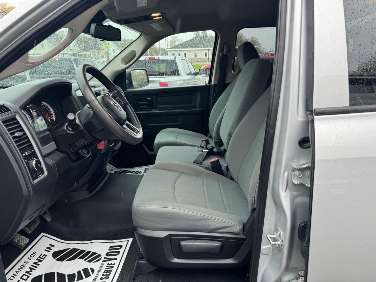 RAM 1500 4WD Quad Cab 140.5" Express 2016