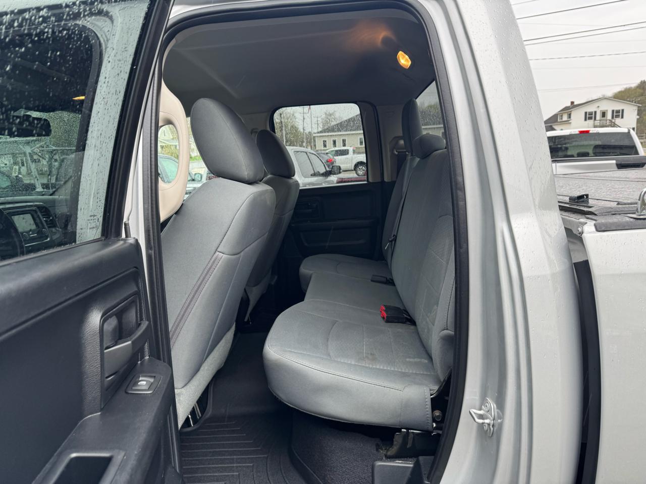 RAM 1500 4WD Quad Cab 140.5" Express 2016