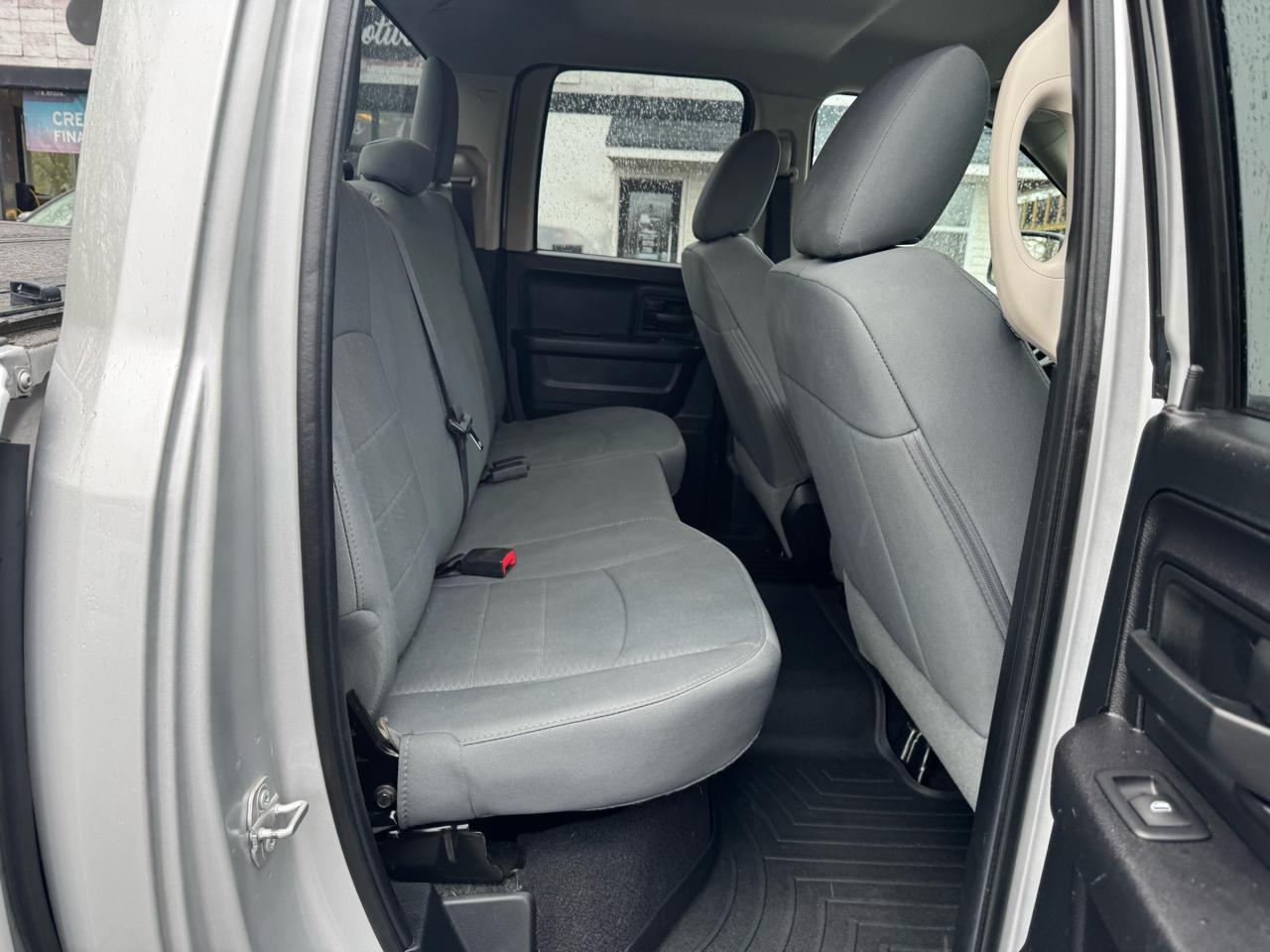 RAM 1500 4WD Quad Cab 140.5" Express 2016