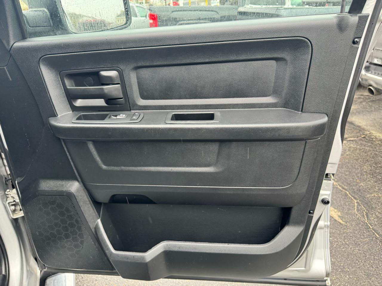 RAM 1500 4WD Quad Cab 140.5" Express 2016