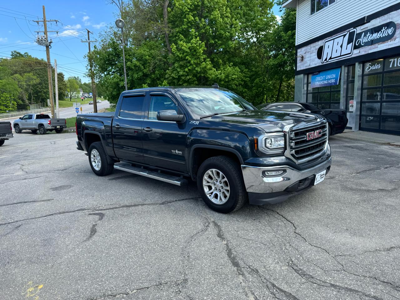 View vehicle photo 4
