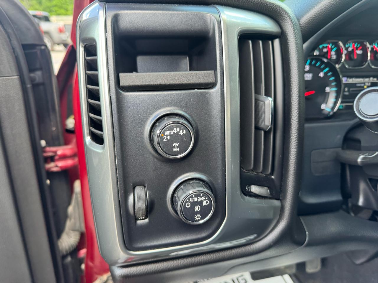 Chevrolet Silverado 1500 4WD Crew Cab 143.5" LT w/1LT 2018