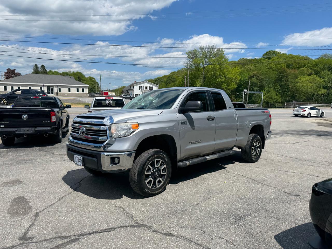 Toyota Tundra 4WD Truck Double Cab 5.7L FFV V8 6-Spd AT SR5 (Natl) 2016