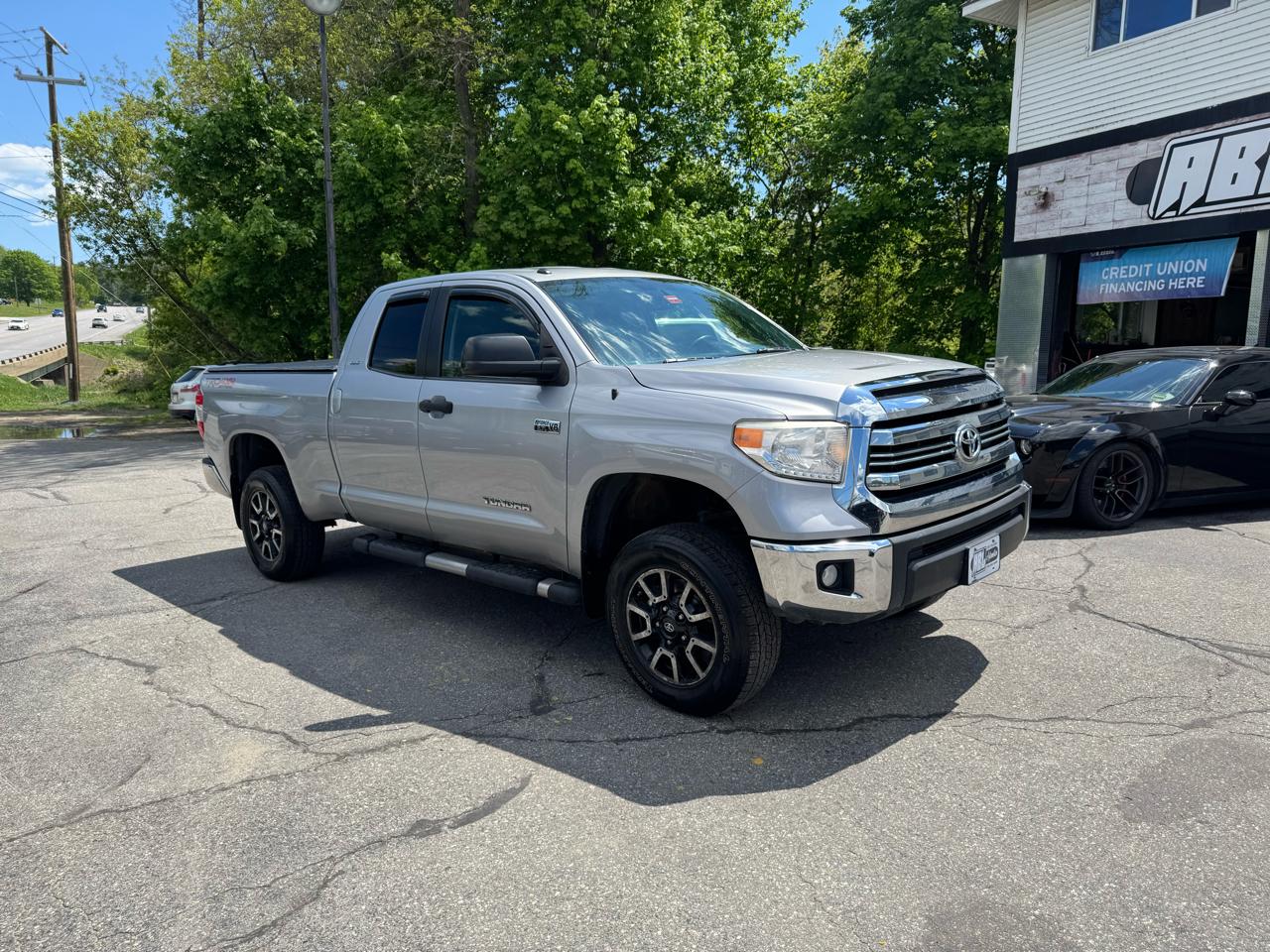 Toyota Tundra 4WD Truck Double Cab 5.7L FFV V8 6-Spd AT SR5 (Natl) 2016