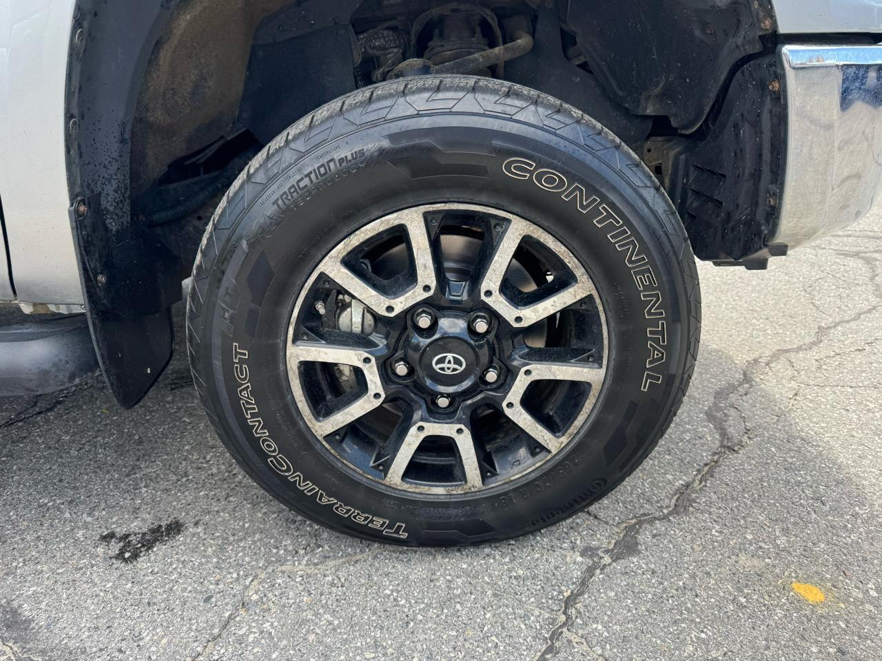 Toyota Tundra 4WD Truck Double Cab 5.7L FFV V8 6-Spd AT SR5 (Natl) 2016