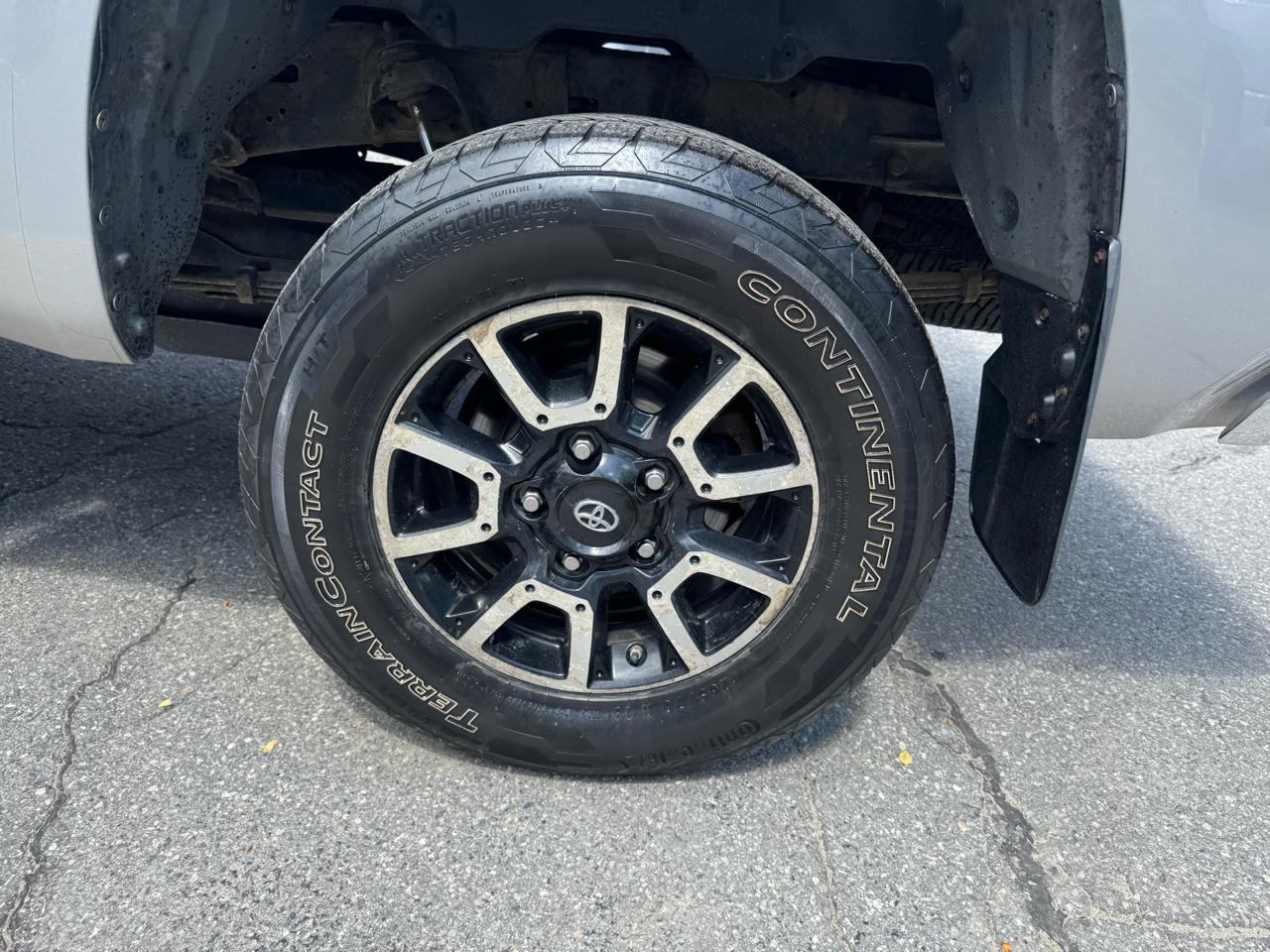 Toyota Tundra 4WD Truck Double Cab 5.7L FFV V8 6-Spd AT SR5 (Natl) 2016