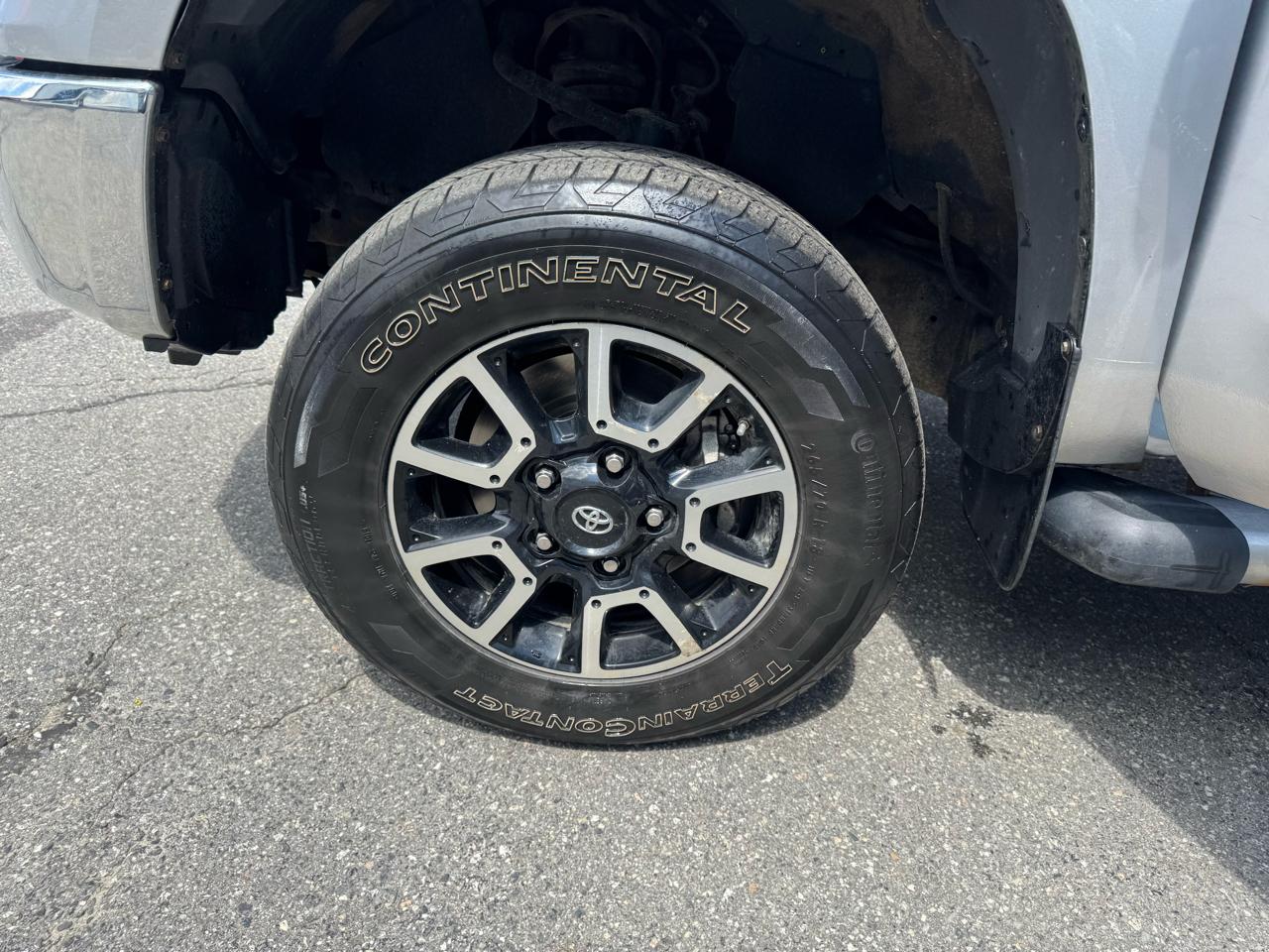 Toyota Tundra 4WD Truck Double Cab 5.7L FFV V8 6-Spd AT SR5 (Natl) 2016