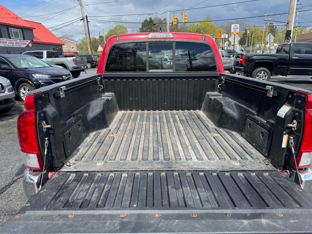 Toyota Tacoma SR5 Double Cab 5' Bed V6 4x4 AT (Natl) 2017