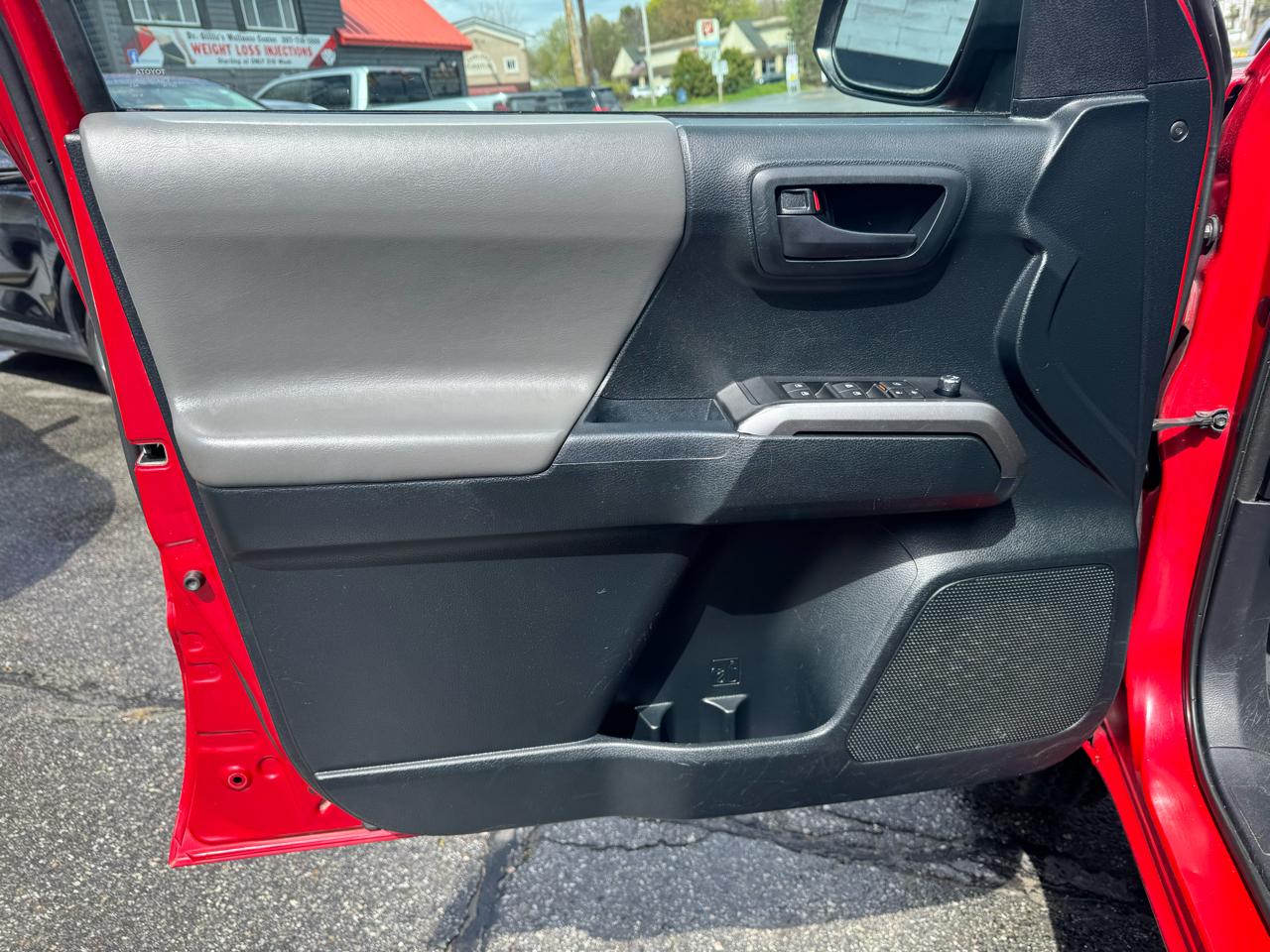 Toyota Tacoma SR5 Double Cab 5' Bed V6 4x4 AT (Natl) 2017