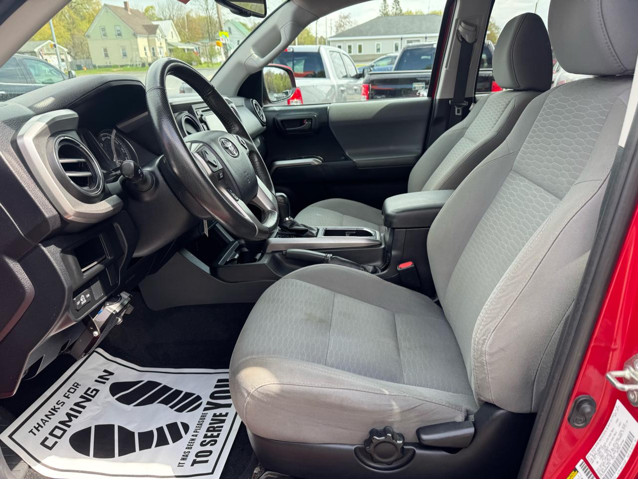 Toyota Tacoma SR5 Double Cab 5' Bed V6 4x4 AT (Natl) 2017