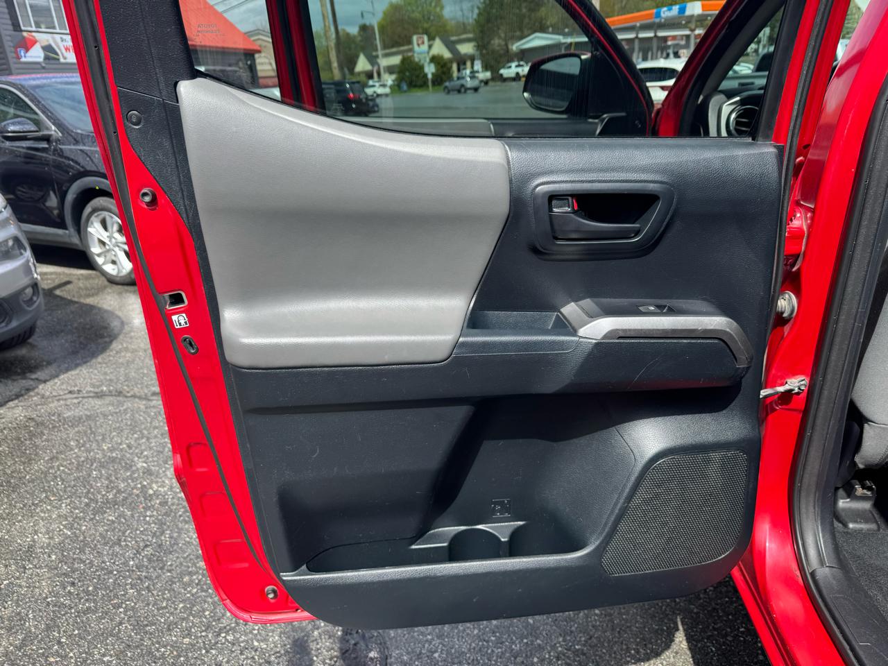 Toyota Tacoma SR5 Double Cab 5' Bed V6 4x4 AT (Natl) 2017