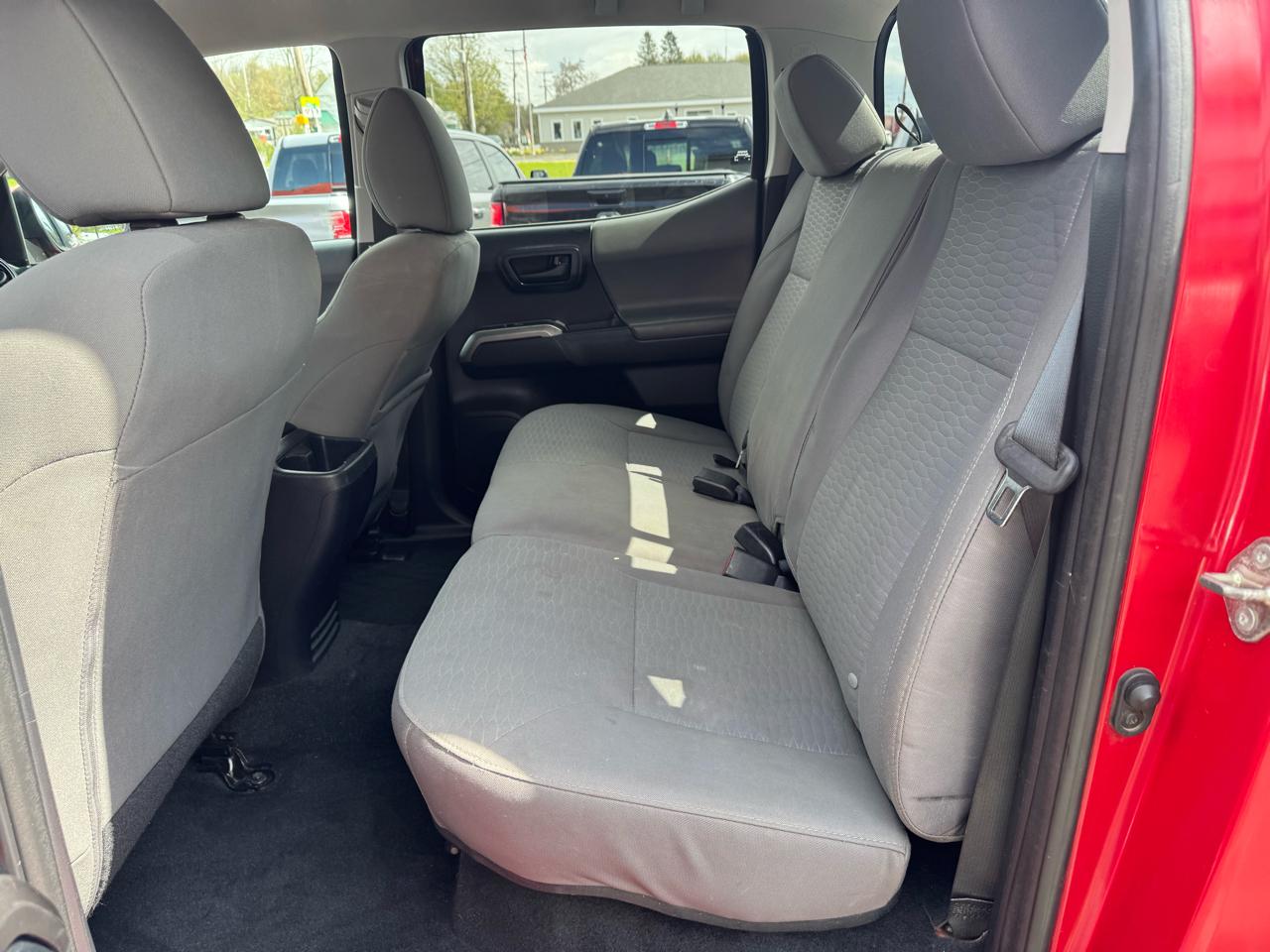 Toyota Tacoma SR5 Double Cab 5' Bed V6 4x4 AT (Natl) 2017