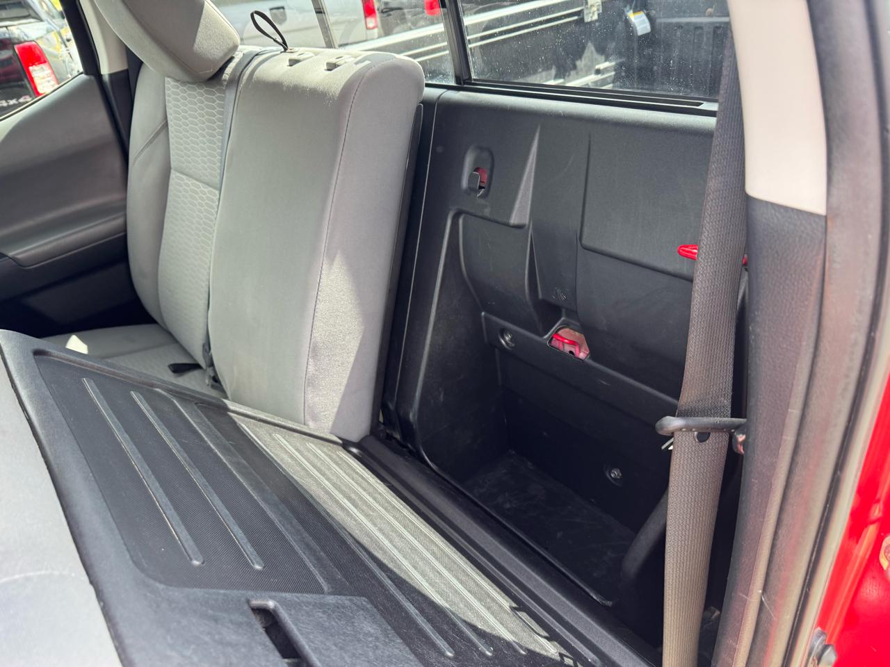 Toyota Tacoma SR5 Double Cab 5' Bed V6 4x4 AT (Natl) 2017