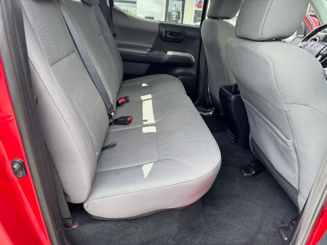 Toyota Tacoma SR5 Double Cab 5' Bed V6 4x4 AT (Natl) 2017