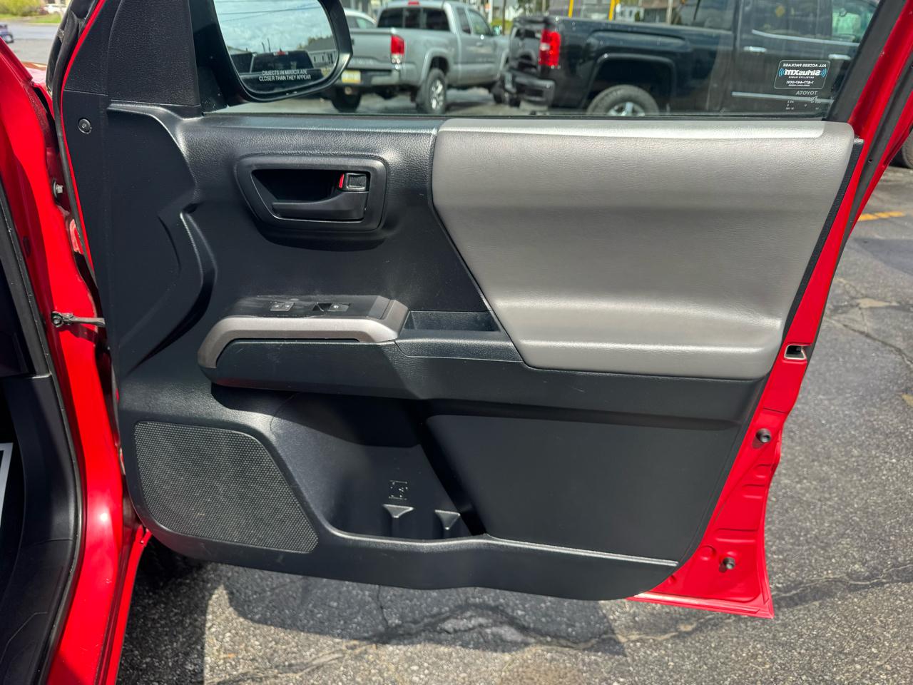 Toyota Tacoma SR5 Double Cab 5' Bed V6 4x4 AT (Natl) 2017
