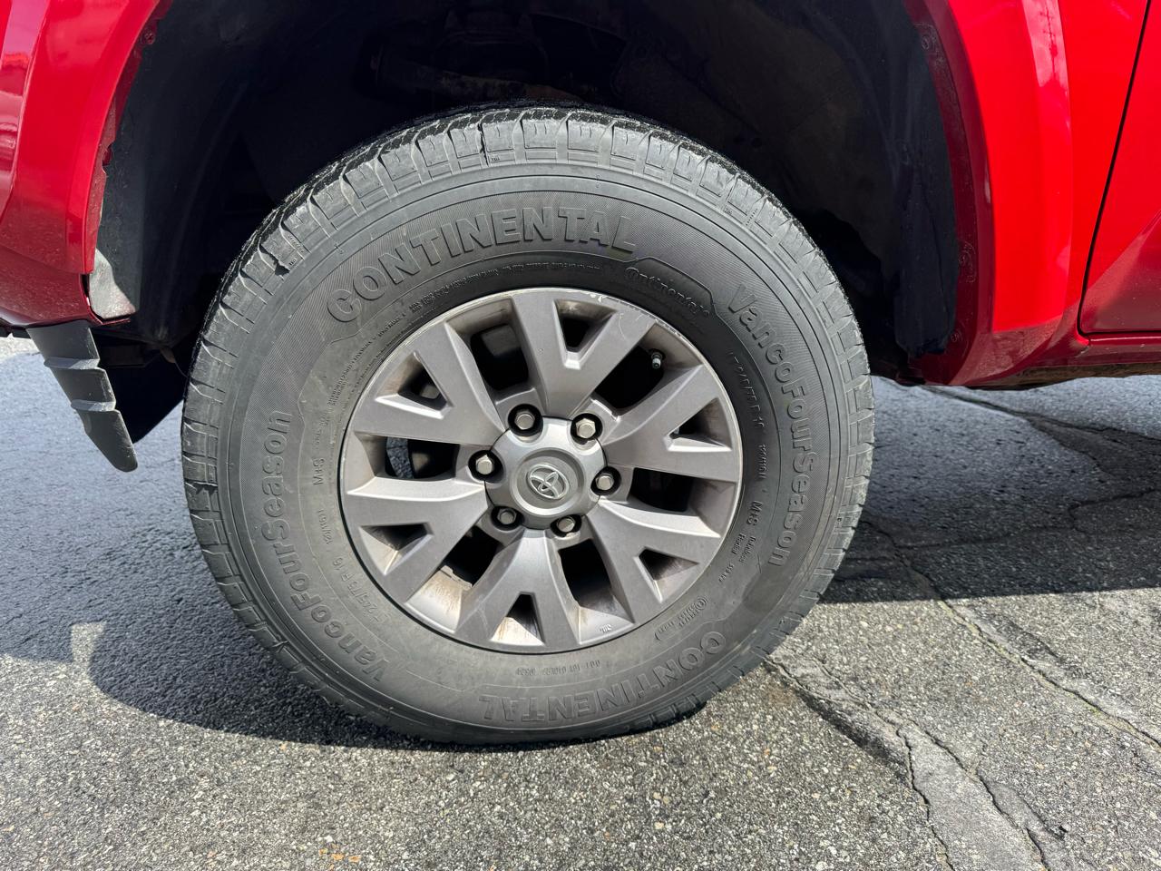 Toyota Tacoma SR5 Double Cab 5' Bed V6 4x4 AT (Natl) 2017